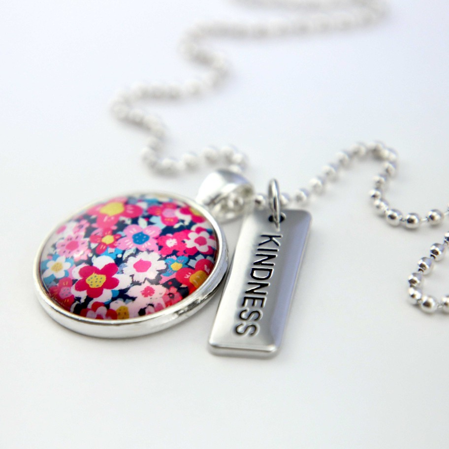 Jewellery Papa Glewy | Pink Collection - 'Kindness' Bright Silver Necklace - Pink Perennial (10261)